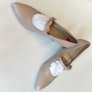 Women Naturalizer Heels